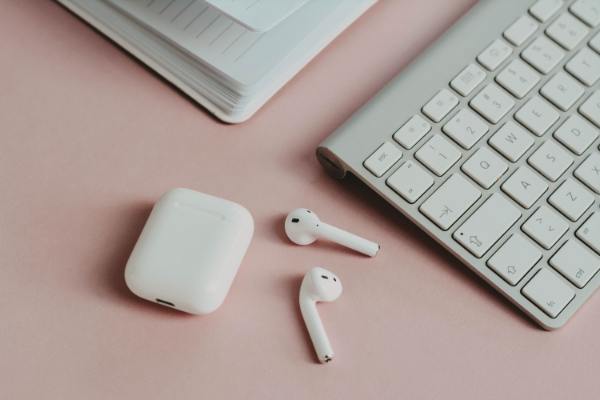 AirPods Not Connecting To MacBook: 13 Solutions